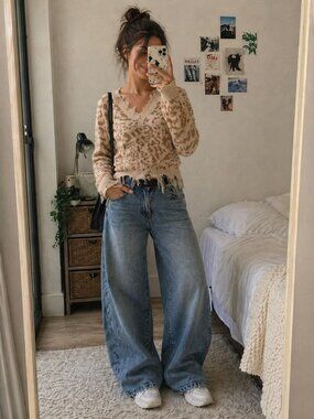 Cozy leopard print sweater v-neck lightweight knit distressed hem xs